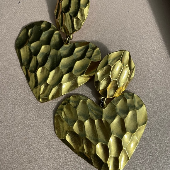 *SOLD* YVES SAINT LAURENT VINTAGE 90s OVERSIZED HAMMERED HEART DANGLING EARRING - Picture 2 of 4